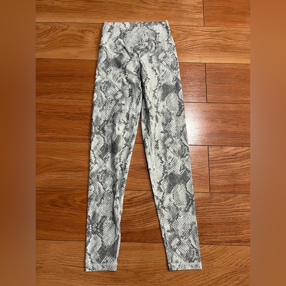 OFFLINE by Aerie size Medium leggings